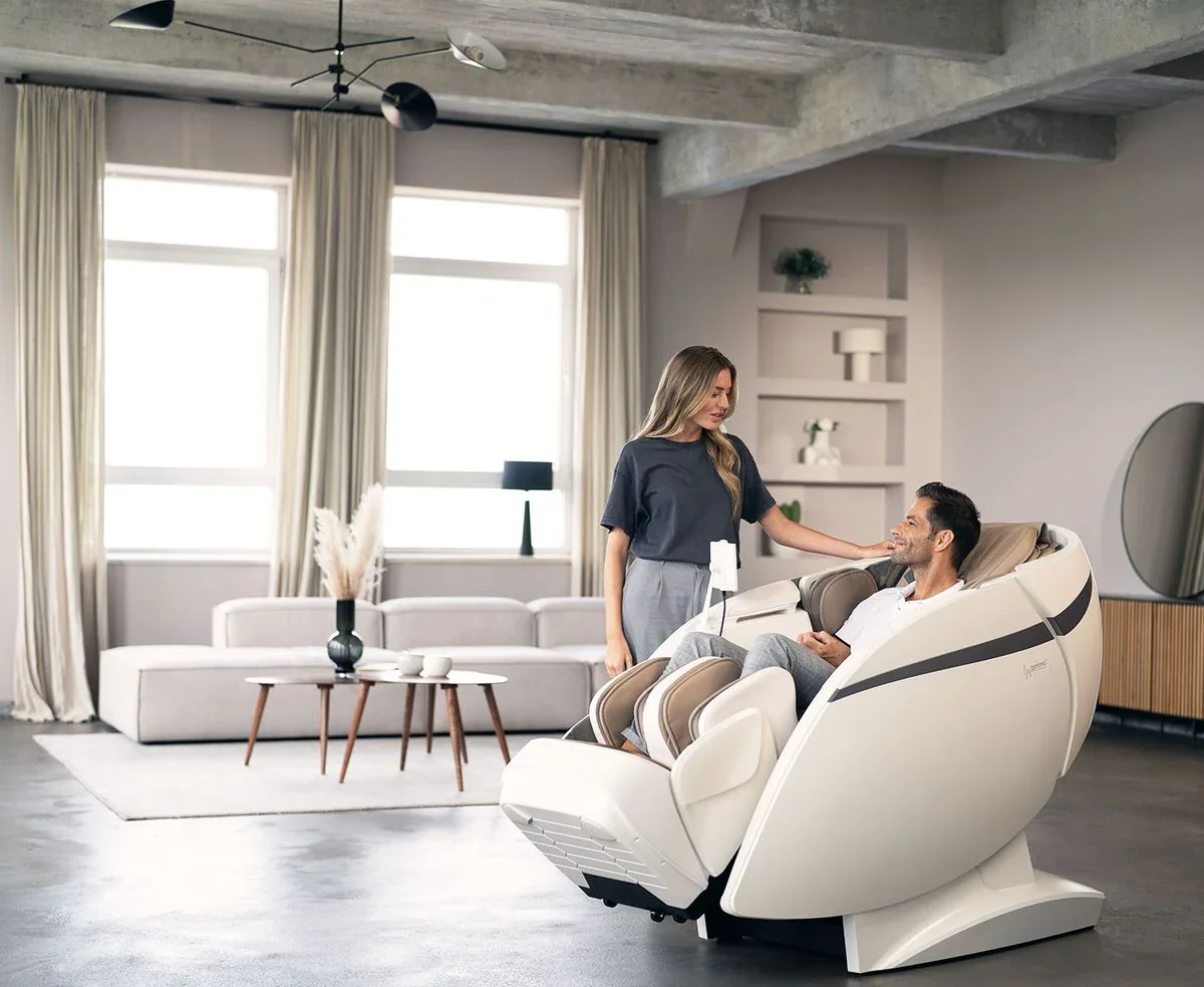 Масажне крісло CASADA SKYLINER III у світлому сучасному інтер’єрі
